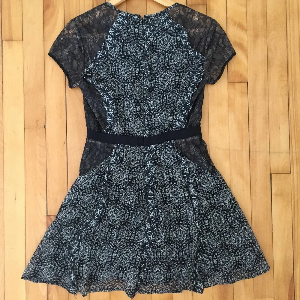 BCBGMaxAzria Stephanie Lace Printed Dress in Blue, Grey, Black Size 0